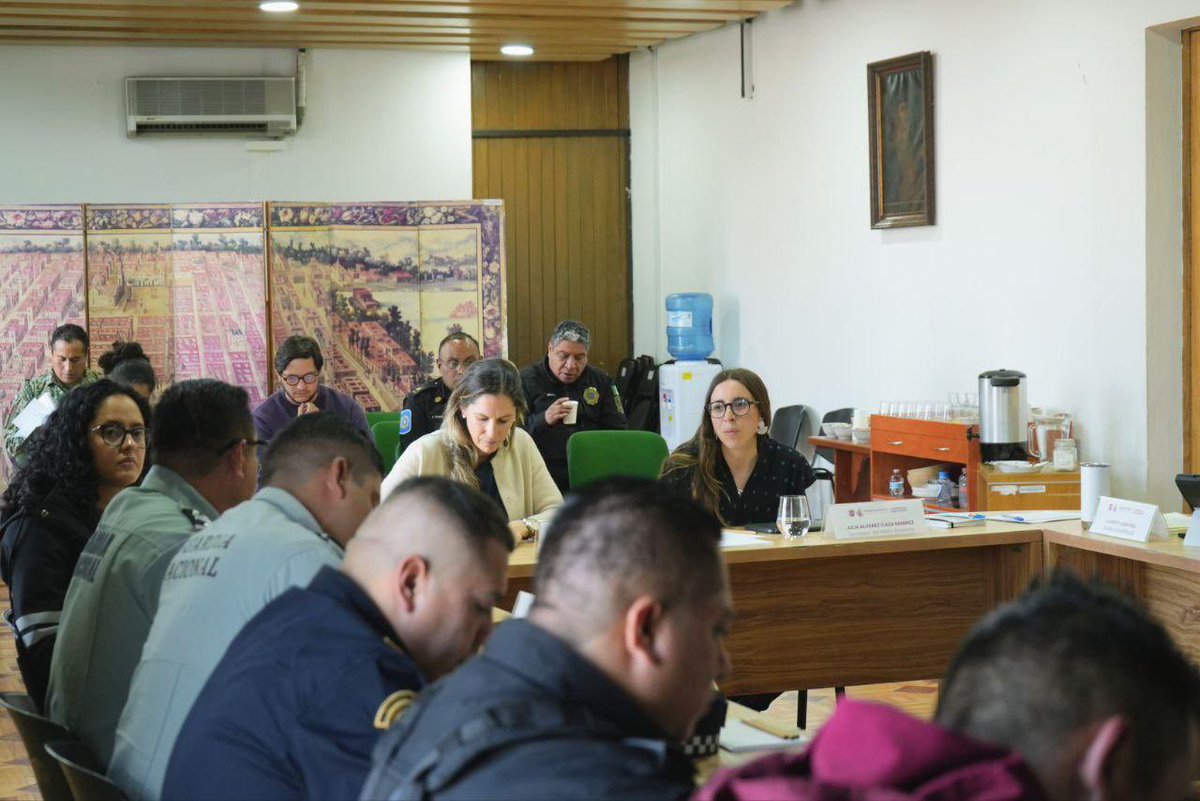 mariana_boy's tweet photo. Hoy nos reunimos con @Jualicra de @SEDEMA_CDMX, @TlalpanAl, @SEDENAmx, @GN_MEXICO_, Policía de la CDMX para comenzar a implementar las tareas que se desprenden del Convenio de coordinación para proteger el Bosque de Agua. Muchas gracias por esta reunión y por el trabajo compartido para  revertir las amenazas que enfrenta este  corredor biológico.