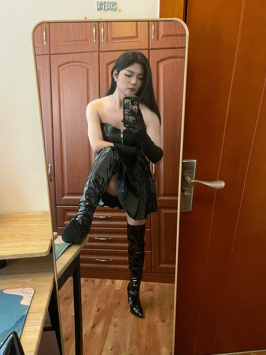 Nickywhale2's tweet photo. 试试过膝高跟靴 #女装・男の娘 #cd #男娘cd #男娘 #长靴 #伪娘cd #女装大佬 https://t.co/PMoLNisDKh