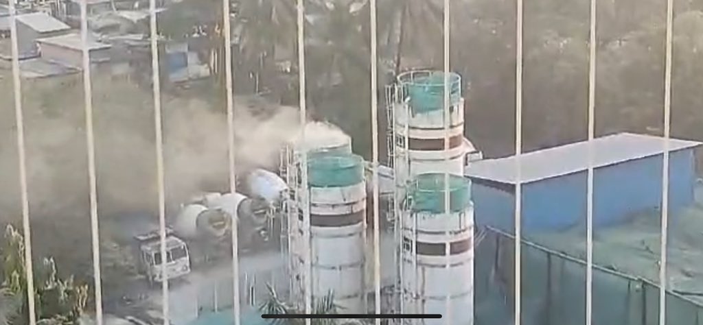 virajjs's tweet photo. Prevention is better and less expensive than cure 🙏🏼🙏🏼
How to monitor Cement Dust Pollution ??
#RMCPlantsGovandi 
Zip code : 400088 https://t.co/ko1h1QOAVP