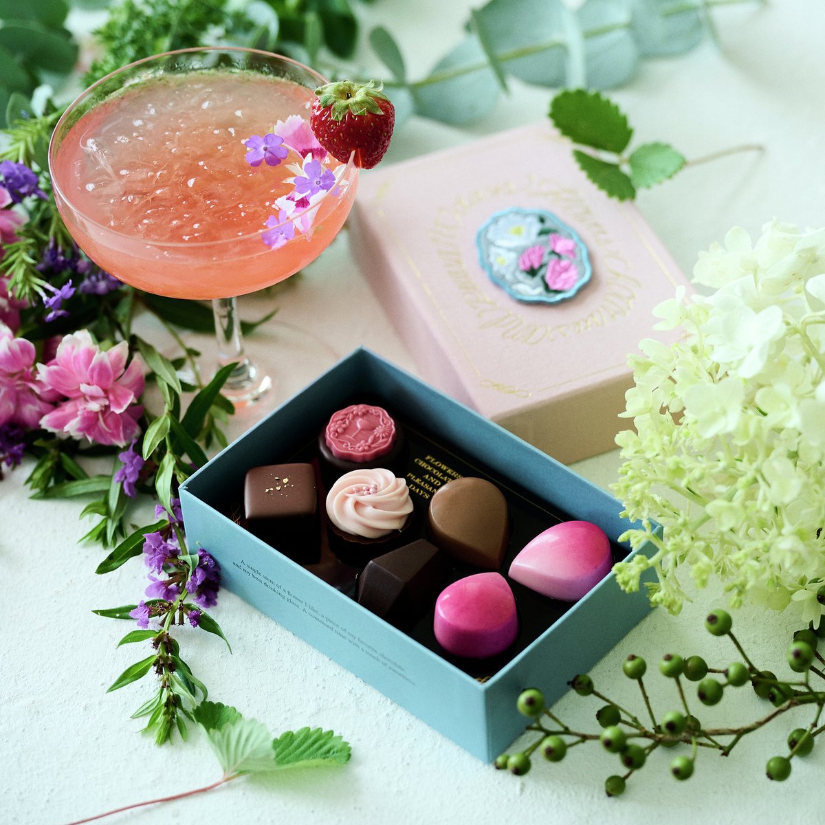 モロゾフバレンタイン2025 】 『 #花と酒とチョコレート 』から新商品