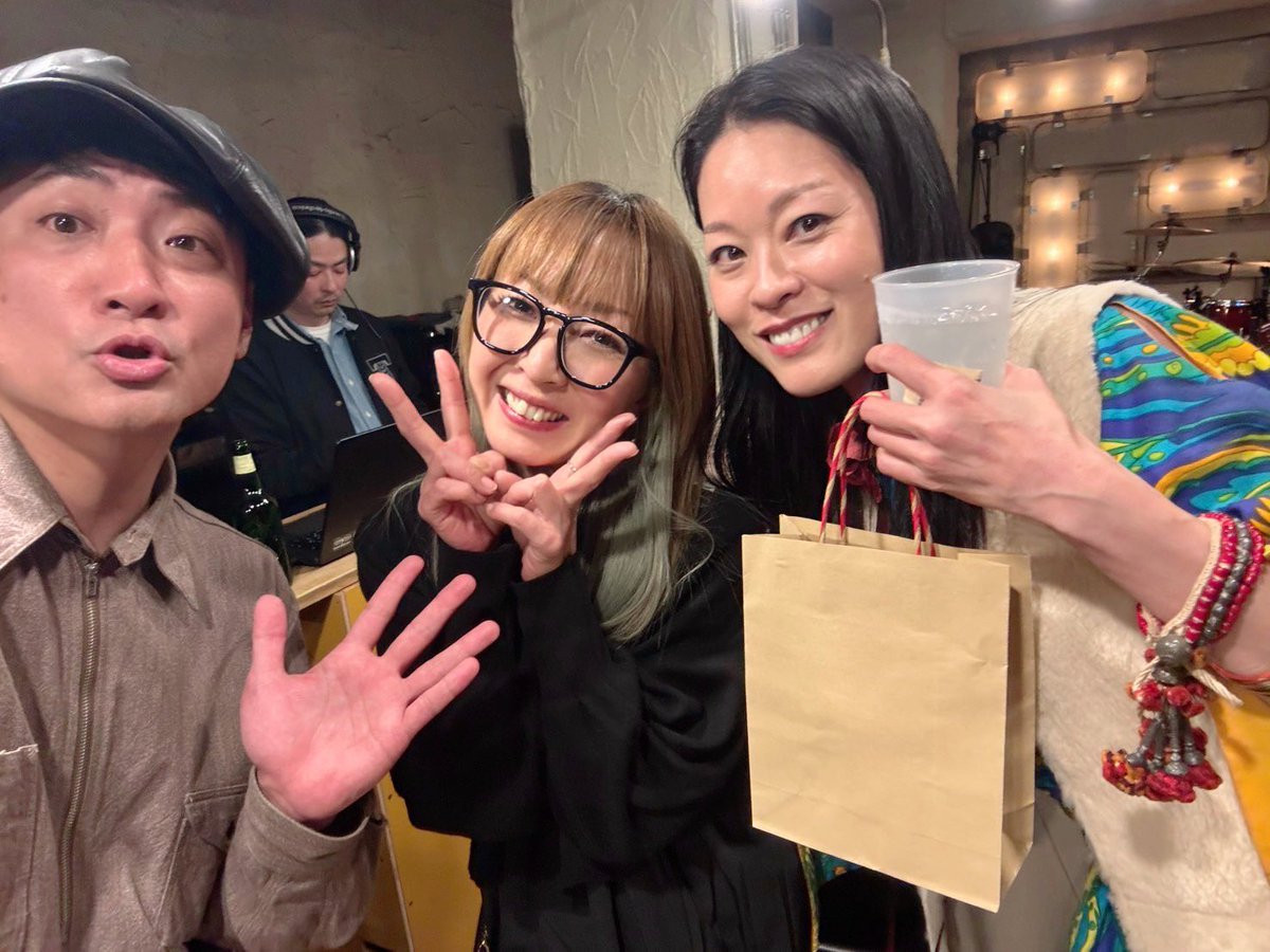 Brocantofficial's tweet photo. 昨日は新体制になったBrocantのお披露目LIVEでした〜🎵
そしてそして次回1/31は、MAXレイナのソロライブ「R's Party」にまたダンサーとしてお手伝いさせて頂きます🎵
歌終わって次はダンスがんばるぞっ👊🏻
#Brocant #ますかけ #三軒茶屋grapefruitmoon #MAXレイナ #てつみち #GEMINITHEATER https://t.co/cD7muOnGtc