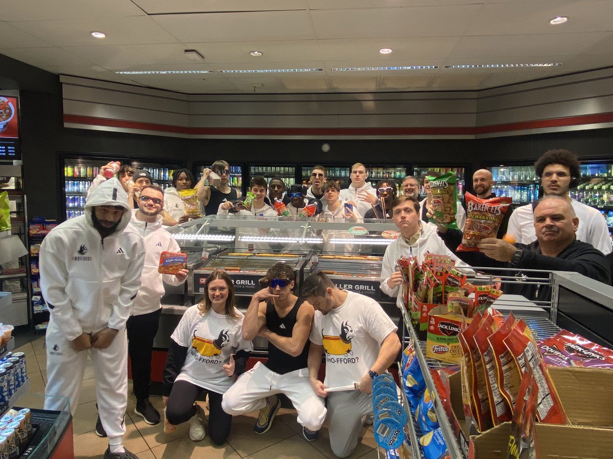 WoffordMBB's tweet photo. SNACK TIME 🌭 https://t.co/CAwnHSRHsE