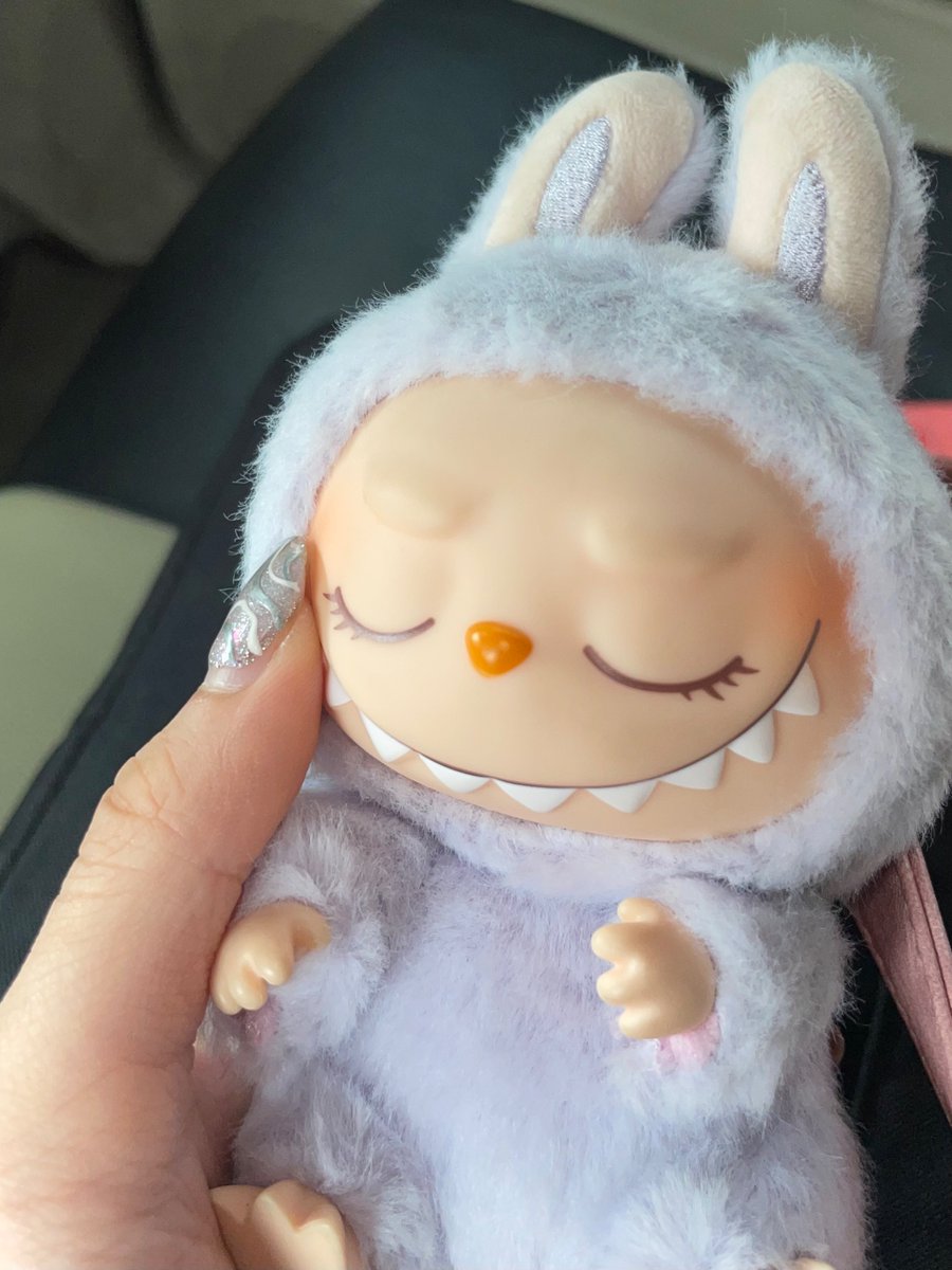 Rela kehujanan yang penting anakku ga kehujanan utututu 🤏