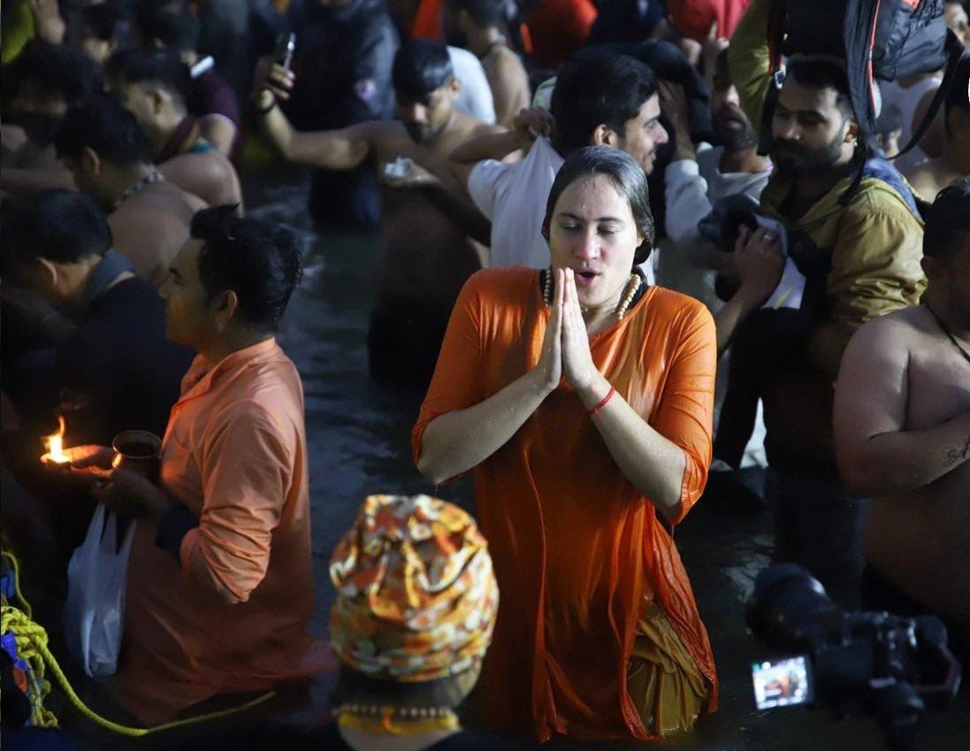 bhikhubhaidbjp's tweet photo. मकर संक्रांति के पावन अवसर पर महाकुम्भ का अमृत स्नान भारतीय परंपराओं सबसे पवित्र आयोजन है। यह दिव्य पर्व केवल स्नान नहीं, बल्कि सनातन परंपरा, आध्यात्म और एकता का अद्वितीय प्रतीक है।

महाकुंभ प्रथम 'अमृत स्नान' की शुभकामनाएं। माँ गंगा, यमुना और सरस्वती सभी भक्तों का कल्याण करें��� https://t.co/XGZuY21ome