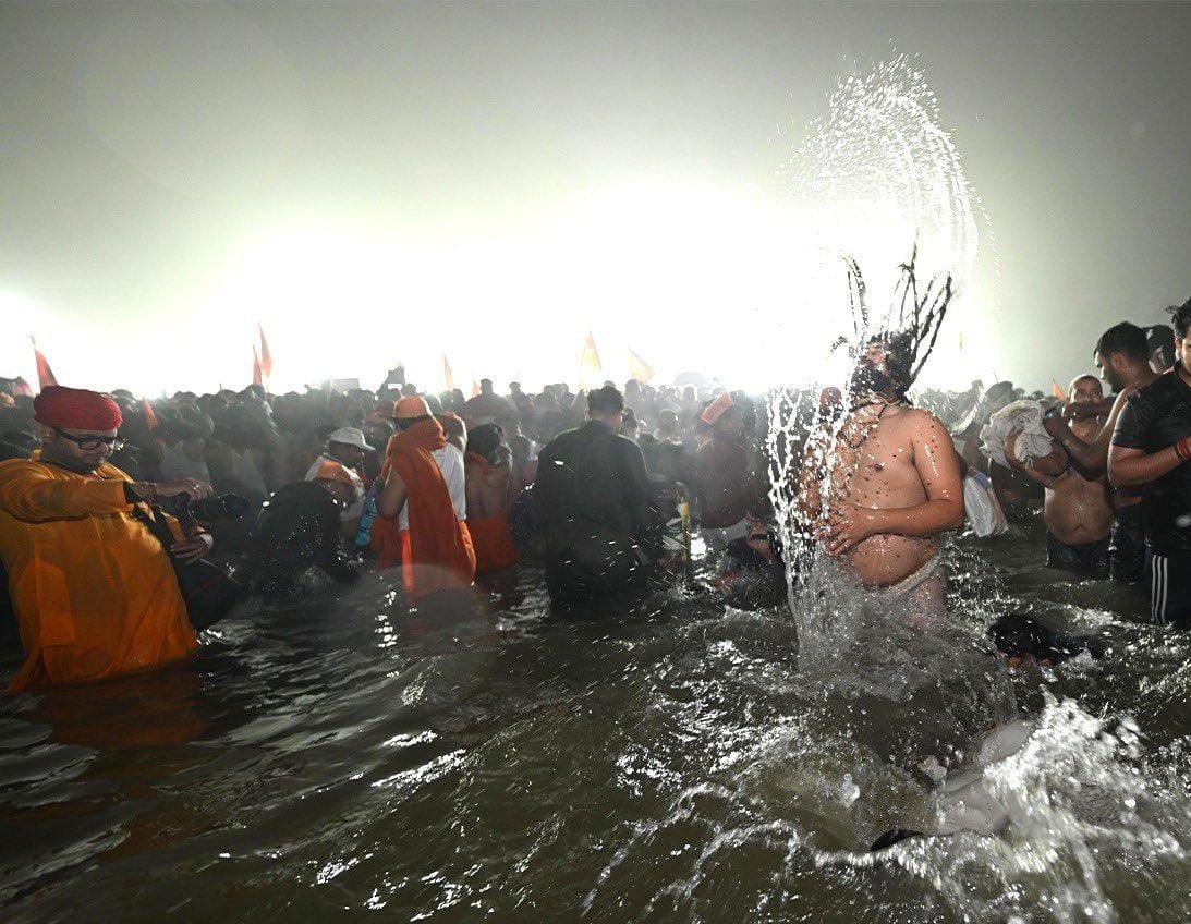 bhikhubhaidbjp's tweet photo. मकर संक्रांति के पावन अवसर पर महाकुम्भ का अमृत स्नान भारतीय परंपराओं सबसे पवित्र आयोजन है। यह दिव्य पर्व केवल स्नान नहीं, बल्कि सनातन परंपरा, आध्यात्म और एकता का अद्वितीय प्रतीक है।

महाकुंभ प्रथम 'अमृत स्नान' की शुभकामनाएं। माँ गंगा, यमुना और सरस्वती सभी भक्तों का कल्याण करें��� https://t.co/XGZuY21ome