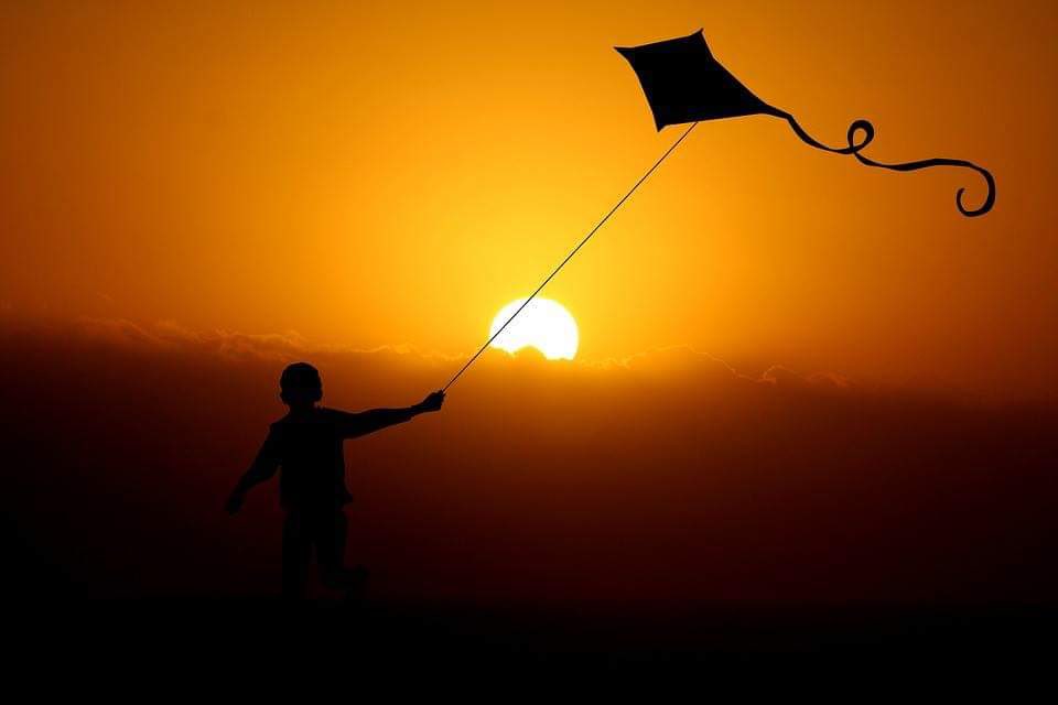 ratnakar273's tweet photo. 🎋🌞
तस्मिन्नेव माघे मासे,
    सूर्येण मकरेण सन्निवेशिते।
स्वास्थ्यं धनं समृद्धिं च,
    सह भूतानि अर्हन्तु सन्तोषात्॥

“माघ मकरगत रबि जब होई।
तीरथपतिहिं आव सब कोई॥
देव दनुज किंनर नर श्रेनीं।
सादर मज्जहिं सकल त्रिबेनीं॥”
    
 “मकर संक्रांति” हम सभी के लिए शुभ एवं कल्याणकारी हो।
💐💐💐💐💐💐