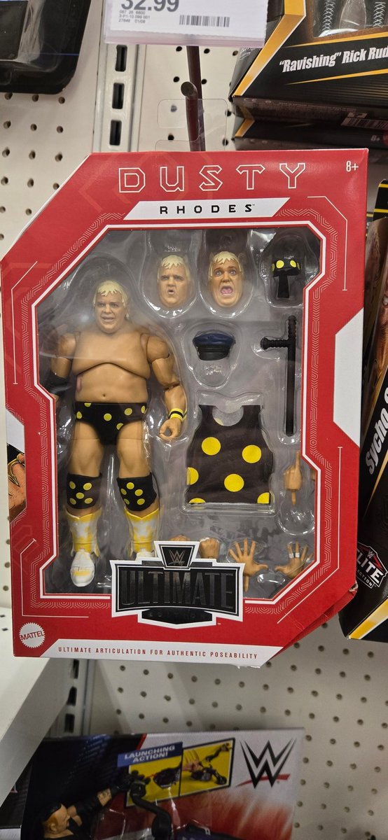 Was at the store and had to do a double take thinking this was your action figure <a href="/Dusty_Kat/">Dustykatt / ダスティキャット 🏳️‍🌈🌈🏴‍☠️</a>. The last name is a little different 😜