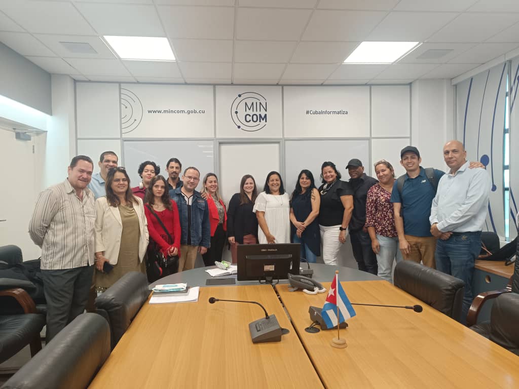 Efectuamos encuentro con expertos de la <a href="/CujaeRedSocial/">Universidad Tecnológica de La Habana</a>, <a href="/DatysCuba/">DATYS</a>, <a href="/IcsCuba/">Instituto de Información y Comunicación Social</a>, <a href="/UIC_Cuba/">Unión de Informáticos de Cuba</a> y <a href="/MINCOMCuba/">Ministerio de Comunicaciones Cuba</a> previo al Taller sobre Desarrollo y Uso de la #InteligenciaArtificial que efectuaremos el 17 de enero, en la Feria de Innovación de <a href="/citmacuba/">Ministerio de Ciencia, Tecnología y Medio Ambiente</a>. #CubaPorLaTransformaciónDigital