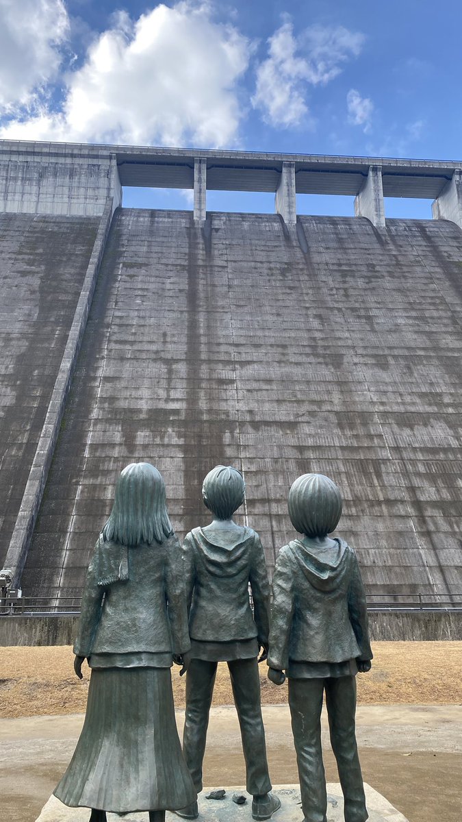 aimo_1358's tweet photo. 大分の奥日田温泉うめひびきに行って沢山温泉入ったよ♨️
しょっちゅう日田には行くけど、
進撃の巨人は初めて！
アニメのワンシーンを
体感できました⸝ဗီူ⸜⚡️🦧⚡️⸝ဗီူ

#進撃の巨人 
#温泉旅行 https://t.co/OLvFmZMyri