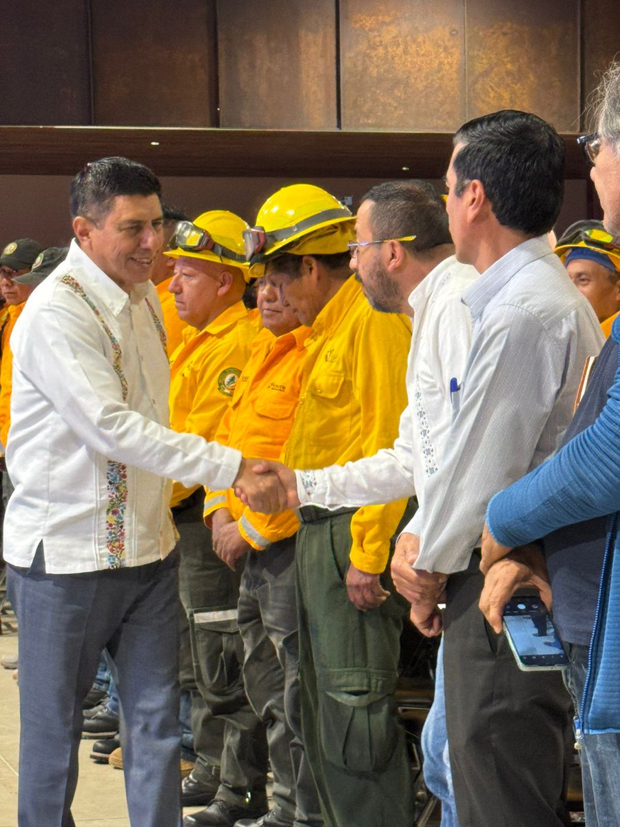 ferbustamante79's tweet photo. Asistí a la Primera Sesión Ordinaria 2025 del Consejo Estatal Forestal,  órgano que desarrolla estrategias para apoyar, preservar y fortalecer el sector forestal, instalando tambien el Comité Estatal de Prevención y Combate de Incendios Forestales.  

@salomonj 
@GobOax https://t.co/iCbWukrGbx