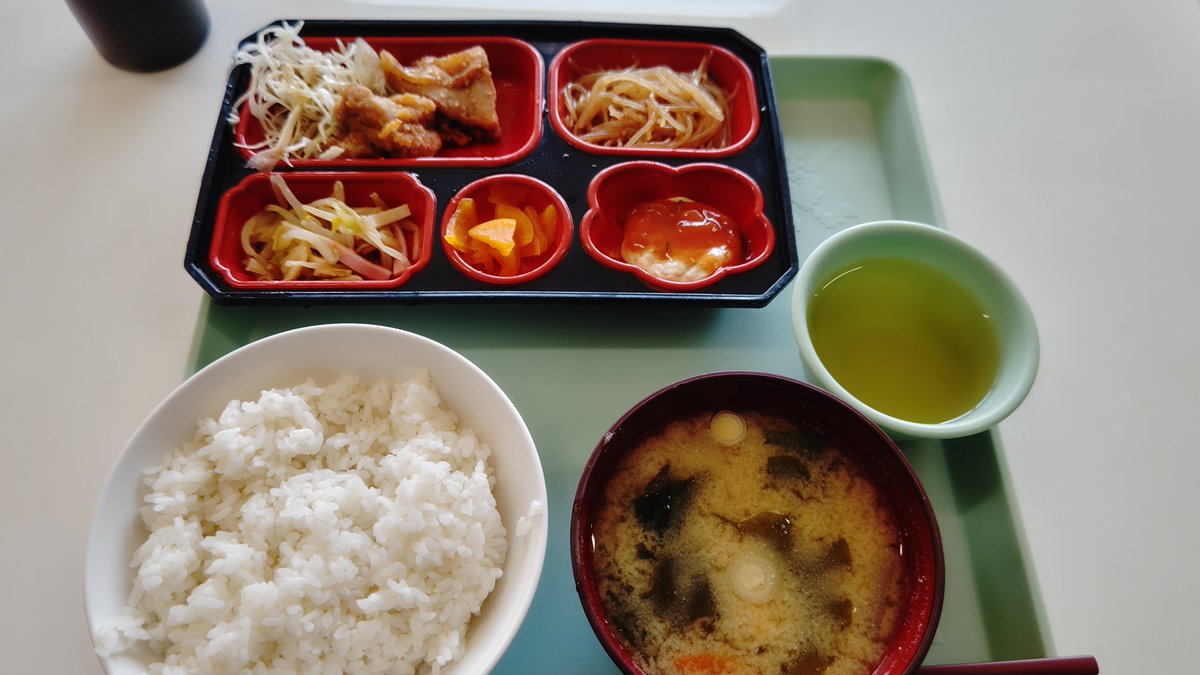 hirohalopuro's tweet photo. 今日の社食いただきます(*´﹃｀*)
Ａ定食(^o^) https://t.co/yfy0vQ1KkX