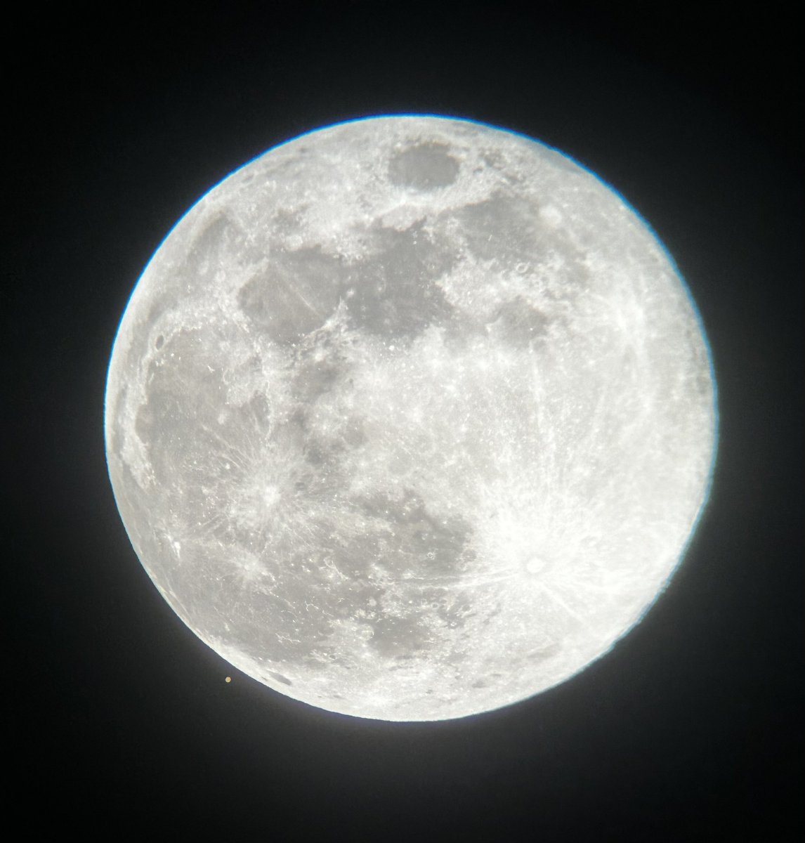 astro_amanda's tweet photo. The Moon &amp; Mars tonight from Kansas 🩷🔭 https://t.co/cHAOR3bNlZ