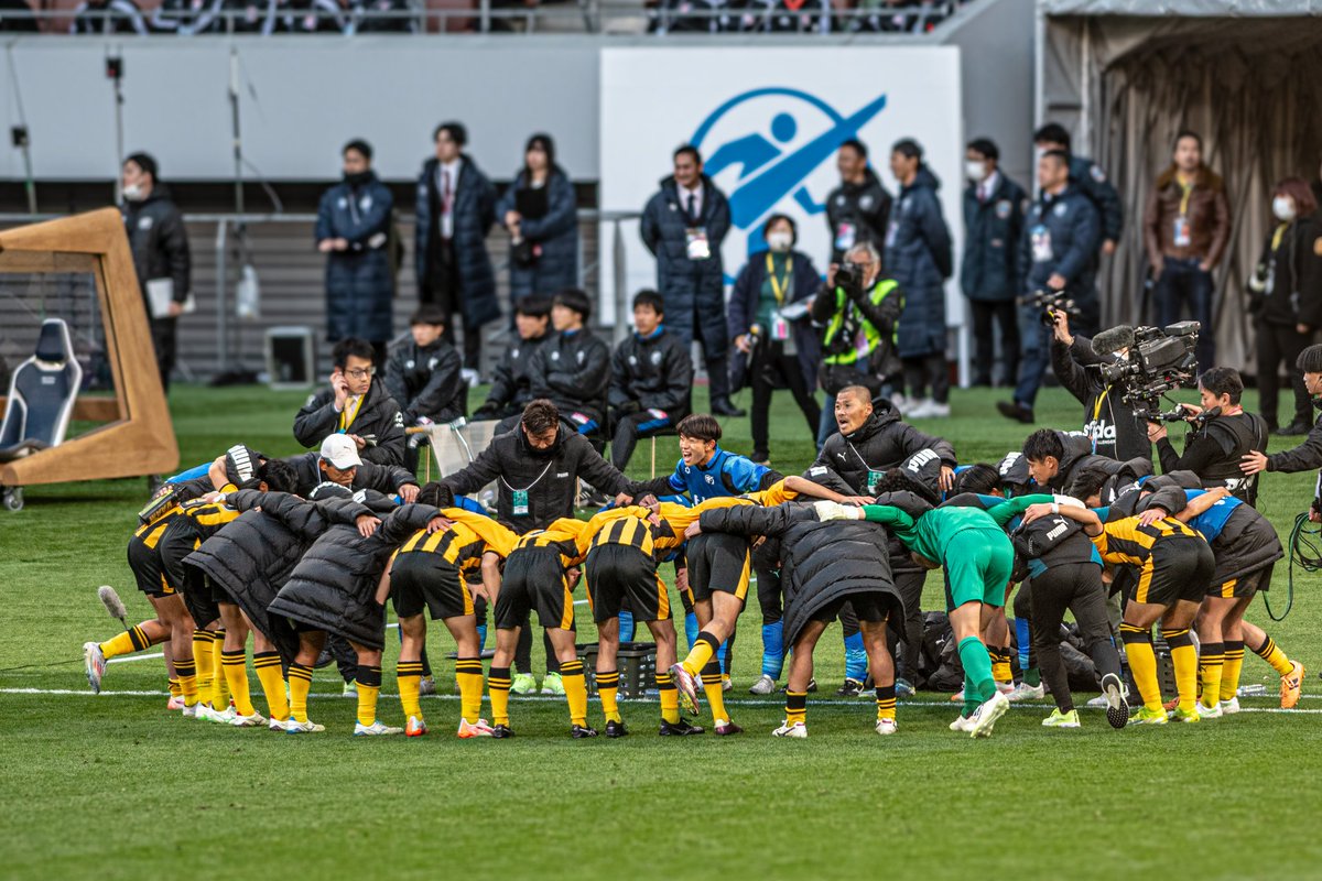 hiroki_avispa's tweet photo. ファインダー覗きながら泣いてる自分がいました。高校サッカーの素晴らしさを改めて感じました。

前橋育英高校の皆さん、優勝おめでとうございます🏆

#前橋育英
#高校サッカー選手権決勝 https://t.co/fPPFMvM9MP