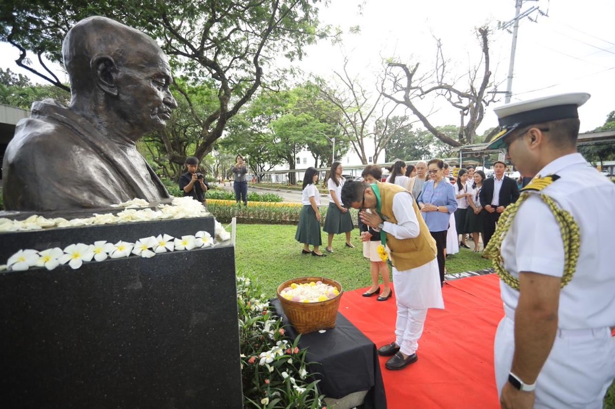 PmargheritaBJP's tweet photo. Commenced my official visit to the Philippines with floral tributes to Mahatma Gandhi @MiriamCollege in Manila. 

Pleased to interact with Mrs. Laura Quiambao-del Rosario, President of the college.

⁦@MEAIndia⁩ https://t.co/6uemU1WCa0