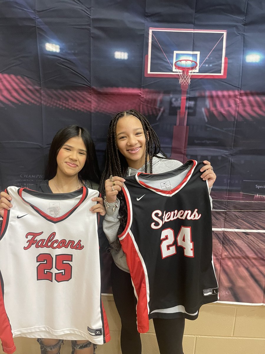 stevensgirlsbb's tweet photo. Our Captain Maddilyn Thomas and leading scorer Alyssia Murphy visiting some future falcons at @ValeAthletics @NISDVale 🏀❤️🖤💜 love the excitement from our future athletes!! #OperationHome #FalconFamily https://t.co/EsetaKHC95
