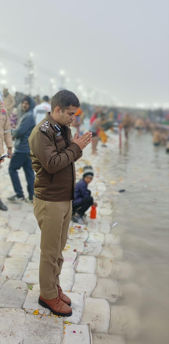 ajaysharmaips's tweet photo. महादेव शंकर की जटाओं से बहती भगवती गंगा के निर्मल चरणों से सभी को मकर संक्रांति की शुभकामनाएं !!
महादेव !!! https://t.co/VjuwIM0e2F