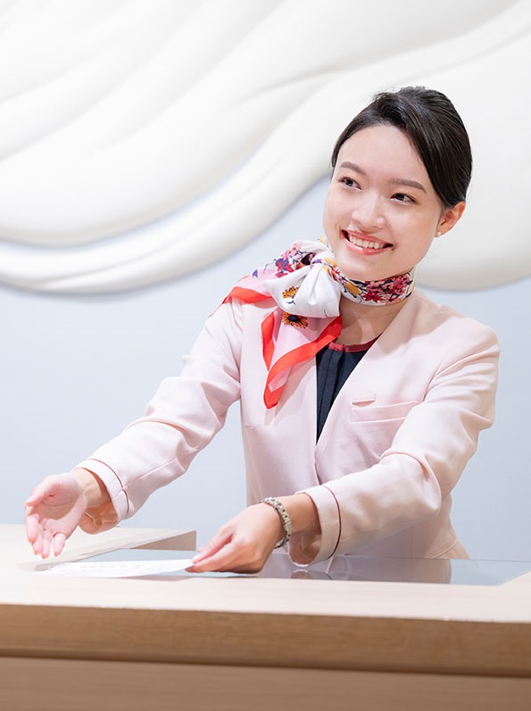 JALCardOfficial's tweet photo. 羽田・成田両空港の国際線JALファーストクラスラウンジが、APEXが認定する「WORLD CLASS LOUNGE」に選出されました( ´ω`)/🎉

世界最高水準のラウンジでどう過ごせるのか、「agora plus」で徹底リポートしています！
お試し版は👇
https://t.co/mvztt5YB73 https://t.co/57UQk6CWoY