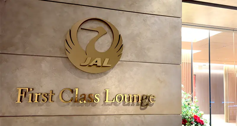 JALCardOfficial's tweet photo. 羽田・成田両空港の国際線JALファーストクラスラウンジが、APEXが認定する「WORLD CLASS LOUNGE」に選出されました( ´ω`)/🎉

世界最高水準のラウンジでどう過ごせるのか、「agora plus」で徹底リポートしています！
お試し版は👇
https://t.co/mvztt5YB73 https://t.co/57UQk6CWoY
