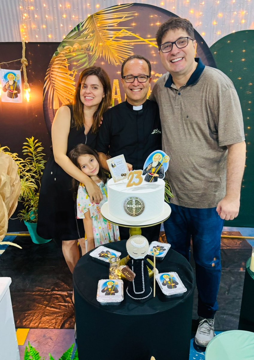 ANDERSONALMEIBR's tweet photo. Nos reunimos para celebrar os 23 anos de sacerdócio do nosso querido Padre Fábio Felippe. Uma ocasião que nos convidou a refletir sobre a importância de sua missão sacerdotal, que vai além do simples ato de servir, mas se torna um verdadeiro chamado divino. https://t.co/M3iT7QmqJs