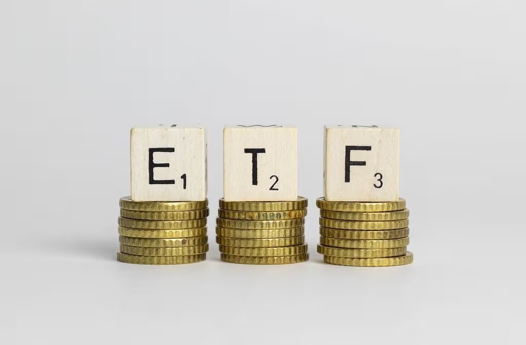 Snipers8686's tweet photo. Năm 2025 được dự đoán là cột mốc quan trọng cho các quỹ #ETFs tiền điện tử. Theo Laser Digital, hơn 12 ETF tài sản số có thể ra mắt tại Mỹ trong năm nay. Dự kiến, ETF kết hợp #Bitcoin và #Ethererum sẽ là sản phẩm đầu tiên được phê duyệt. https://t.co/4CNvN7d8wh