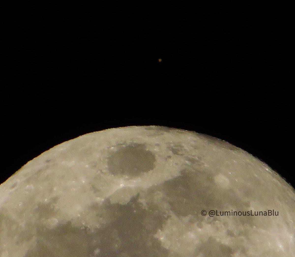 LuminousLunaBlu's tweet photo. M ❤️ M!

On the dash: Santé by Stromae

#wolfmoon #fullmoon #mars #sante #stromae #astrophotography https://t.co/tjaQEOmmWr