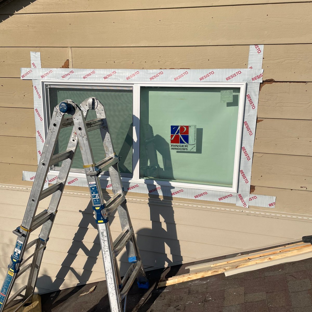 AffluentGC's tweet photo. New Year, New Roof! 🏠✨ We gave this home a fresh look with asphalt roofing and sleek vinyl siding. High-quality work + happy customers = our kind of project! #AffluentExteriors https://t.co/Omnyk1ZpO1