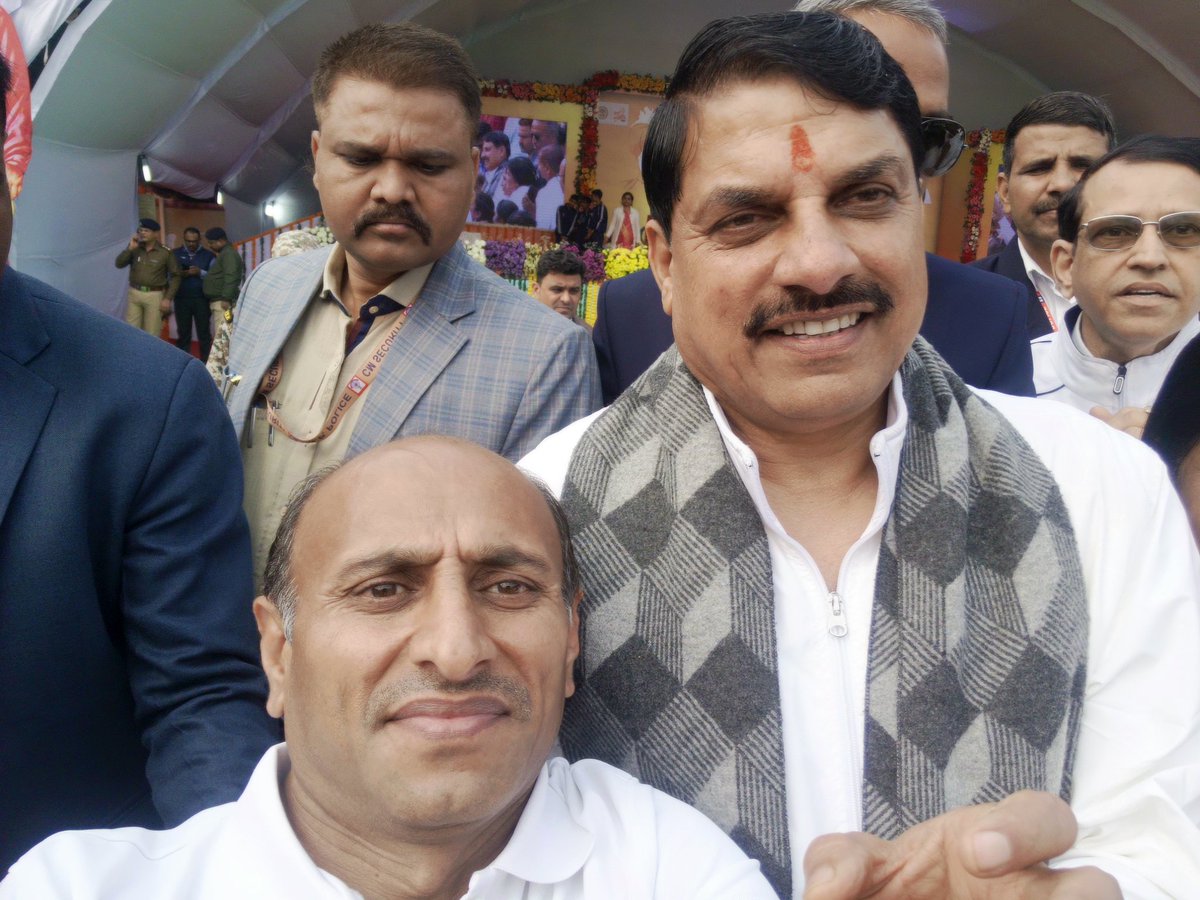 धन्यवाद आदरणीय भाई साहब मा.मुख्य मंत्री जी अवसर प्रदान करने के लिए आपका स्नेह प्यार आशीर्वाद सदैव बना रहे बाबा महाकाल से आपके लिए उत्तम स्वास्थ्य सुदीर्घ जीवन की कामना करता हूँ ! 
<a href="/yogrishiramdev/">स्वामी रामदेव</a>
<a href="/DrMohanYadav51/">Dr Mohan Yadav</a> <a href="/narendramodi/">Narendra Modi</a> <a href="/ayurved_nepal/">Patanjali Ayurved Nepal</a> 
#युवादिवसभोपाल