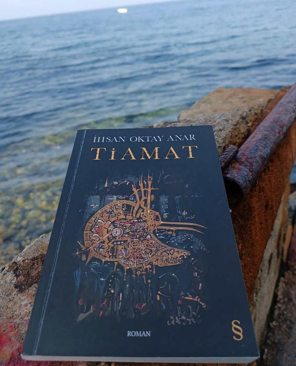 📚Var kalmayı, hür kalmaya tercih ettiklerinden ruhları,içinde dişlilerin tıkırdadığı bir hesap makinesinden farksız zihinlerde hapisti.
<a href="/yozgatkultur/">Yozgatkültür kitap RT</a> 
<a href="/kitapkulubuyuz/">Öğretmenler Kitap Kulübü</a> 
<a href="/Benimokumam/">Birsen📚🇹🇷</a> 
#kitapseverlertakiplesiyor 
#kitap