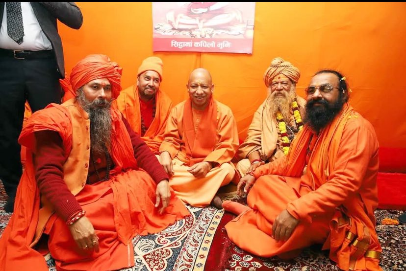 Sanjeevkumar2k's tweet image. अखिलेश यादव जी आप इनका क्या उखाड़ लोगे। ये संत हैं अपने जैसों के बीच अलमस्तबैठे हैं। कोई भौतिक मोह नहीं इन्हें किस बात के लिए चैलेंज करोगे।