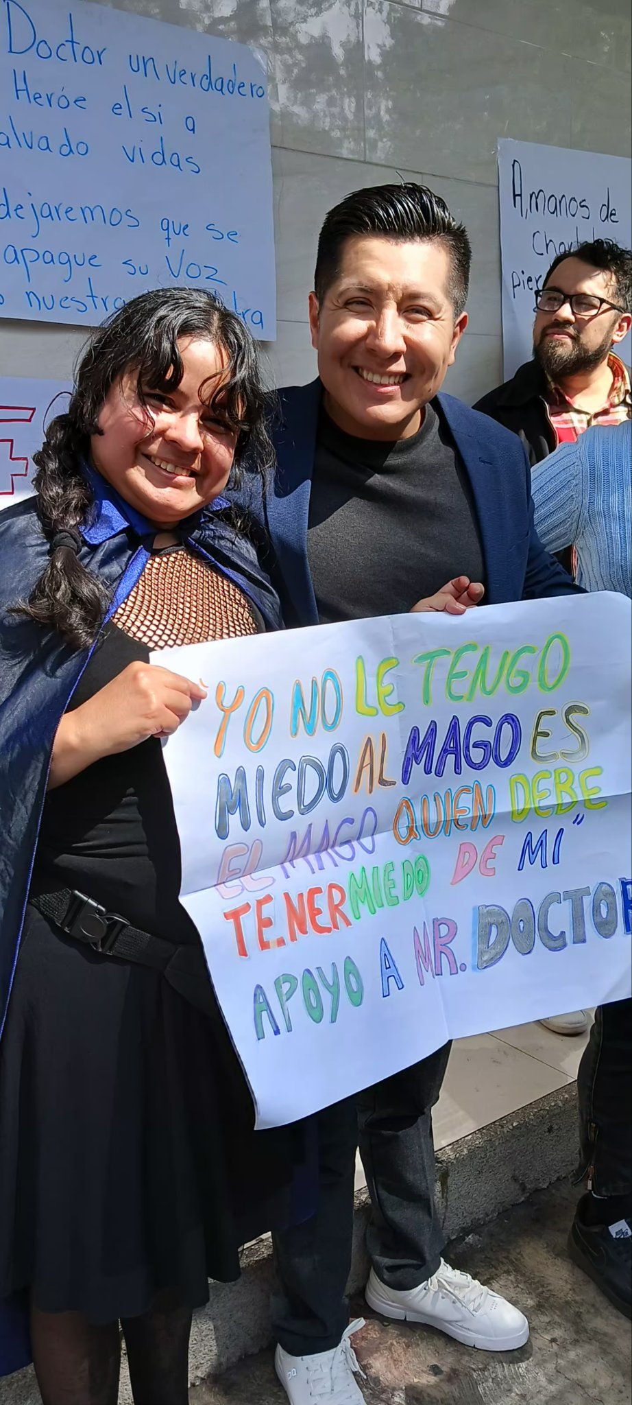 2 pic. Gracias a @MrDoctorOficial a @inesmorenotv y a toda la gente que vio el caso y apoya sin dudar a @4ngelcomics en contra de fzst y su bola de acosadores #BastaDeBullyng https://t.co/8NkVJYxtZY