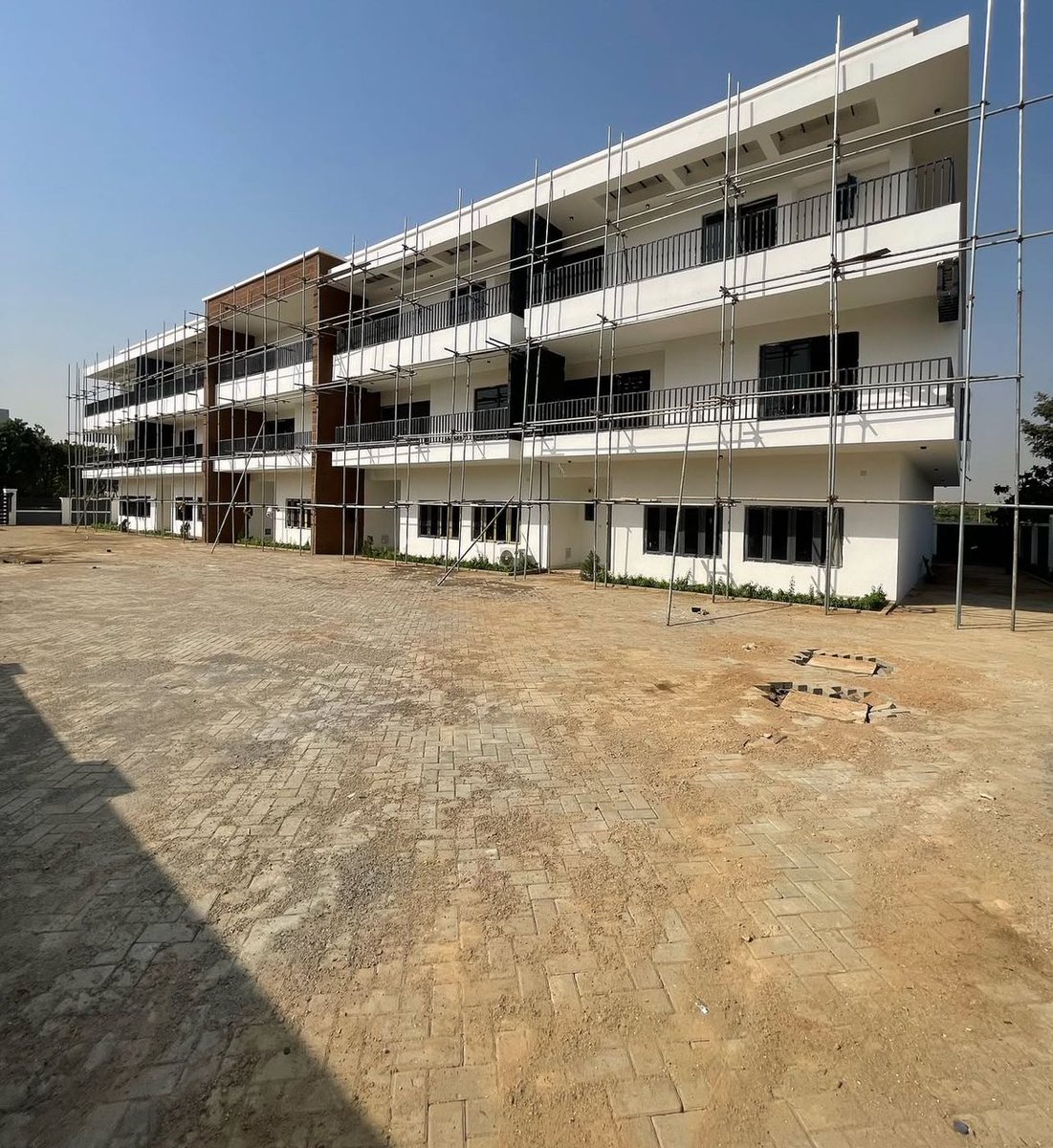 zuntu_abba's tweet photo. (SEMI DIRECT BRIEF)- FOR SALE

Newly built 4bedroom terrace duplex with bq, ante area 

Location: Dape District ( Lifecamp) 
Landmark: F.C.T Abuja High Court 

Price : 300m NAIRA 

PROFESSIONAL FEES :5%
For inspection call and WhatsApp 
08067572039 https://t.co/keqqfT5CGL