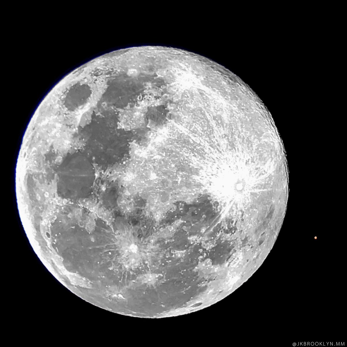 pm_valenciav's tweet photo. ✨ Conjunción #Luna y #Marte

🔭 @Celestron Poweerseeker60AZ
📸 iPhone 13 Mini

📍#Tehuacan #Puebla #Mexico

#astrophotography 
#astrofotografia
@webcamsdemexico 
@Alerta_Noticias https://t.co/XtR64Ck7Vn