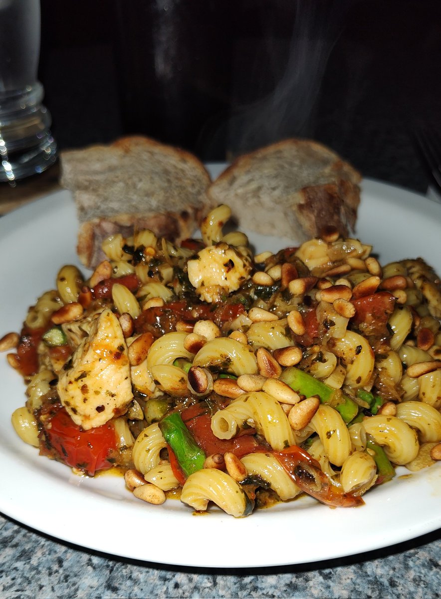 Autotrix24's tweet image. Made my White Wine, Lemon, Garlic, Tomato &amp;amp;  Basil sauce along with Cavatappi Pasta, Asparagus &amp;amp; Italian seasoned Chicken topped with toasted Pine Nuts for dinner. 
Adding  @flatironpepper 4 blend pepper flakes gives it a nice kick!
Amazazing Dinner!
2 plates!😋
#ChefSteve 👩🏻‍🍳🤙🏻💜