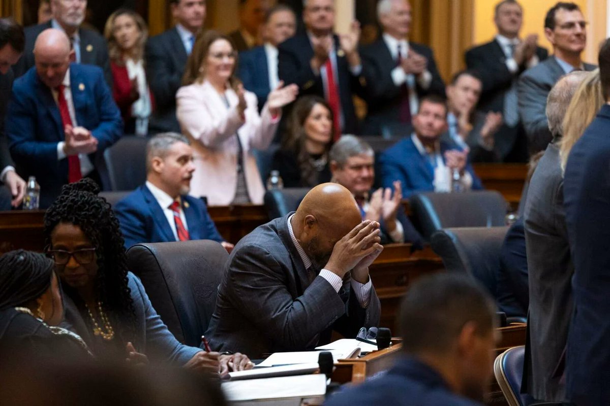 thedrmikejones's tweet photo. Thankful for the first full day of this General Assembly session. @mikekropfphoto captured it oh so well. Let's get to work improving our economy, delivering first-class education in every neighborhood, and making all of our communities safer. 
#shortsession
#GA2025 https://t.co/4tmrNABOXd