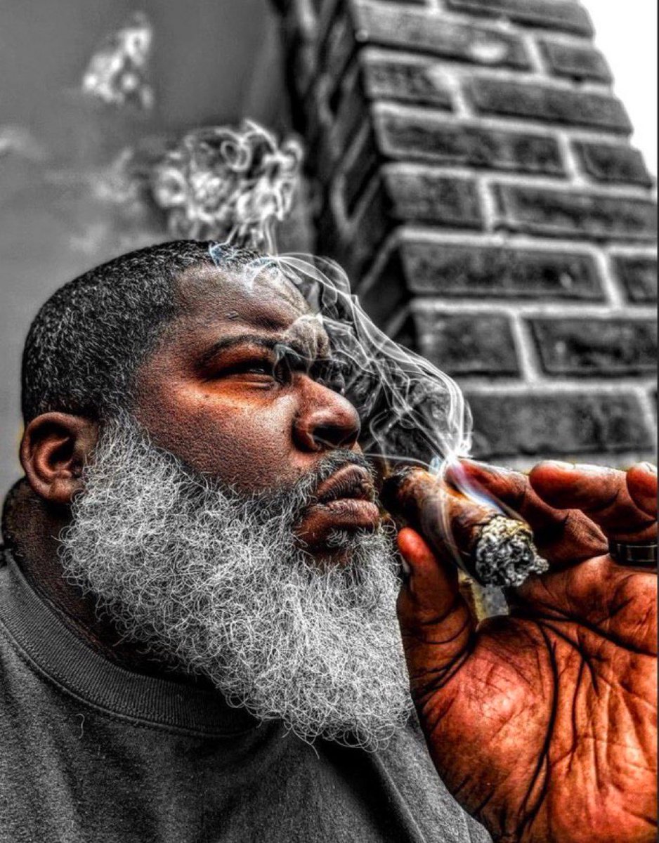 gibbsforsix's tweet photo. #Chiefing on that Vikings pack tonight #TalkSoon https://t.co/xTBjwYDQ29