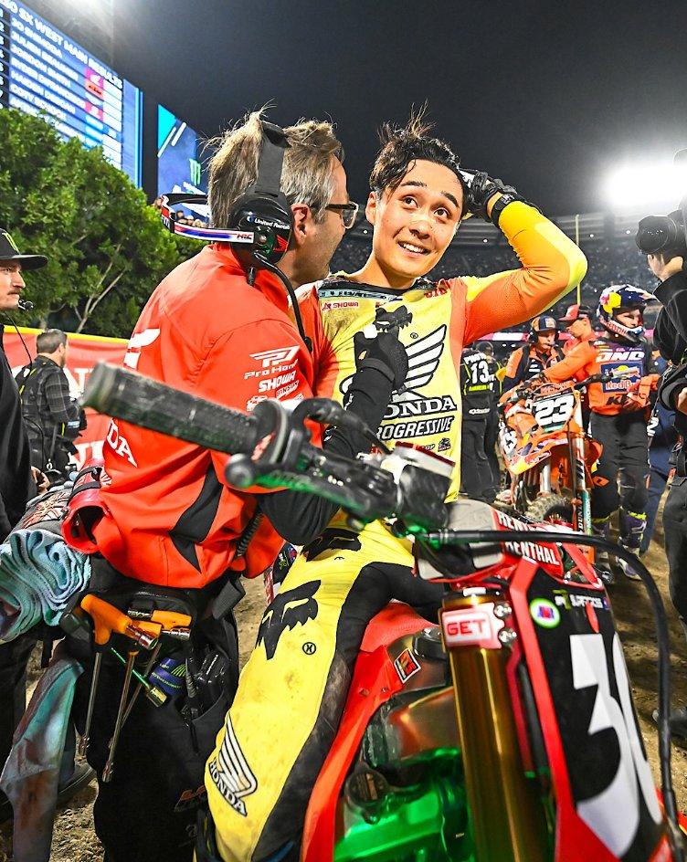 FoxRacingJapan's tweet photo. FOXライダー下田丈選手 @joshimoda 
2025 AMAスーパークロス開幕戦250westクラスで優勝！！👑 
Congrats Jo ! https://t.co/72opHg5wQT