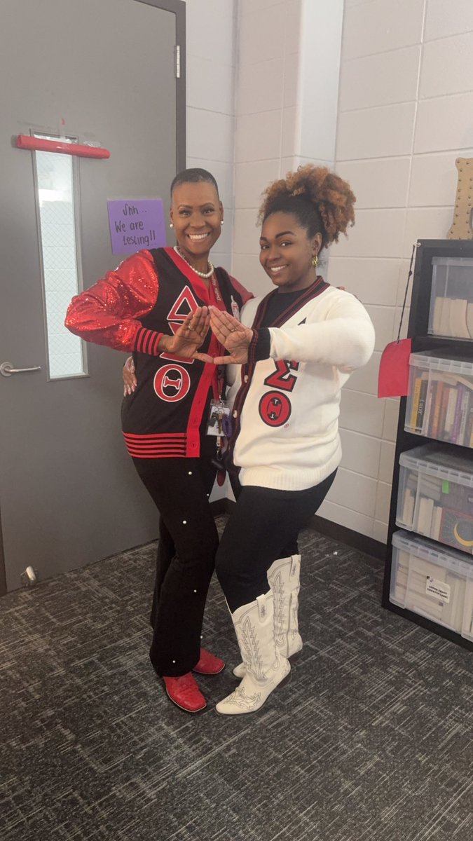 DSTDIVA99's tweet image. Happy Founders Day, Sorors!❤️🤍 #ohtobeadeltagirl🔺🐘
#spr99 #dst1913