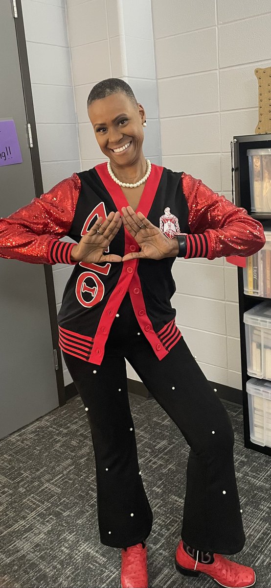 DSTDIVA99's tweet image. Happy Founders Day, Sorors!❤️🤍 #ohtobeadeltagirl🔺🐘
#spr99 #dst1913