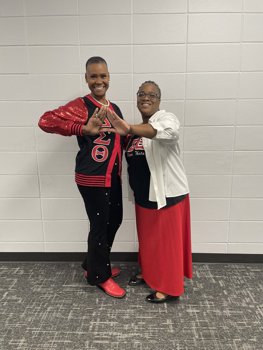 DSTDIVA99's tweet image. Happy Founders Day, Sorors!❤️🤍 #ohtobeadeltagirl🔺🐘
#spr99 #dst1913