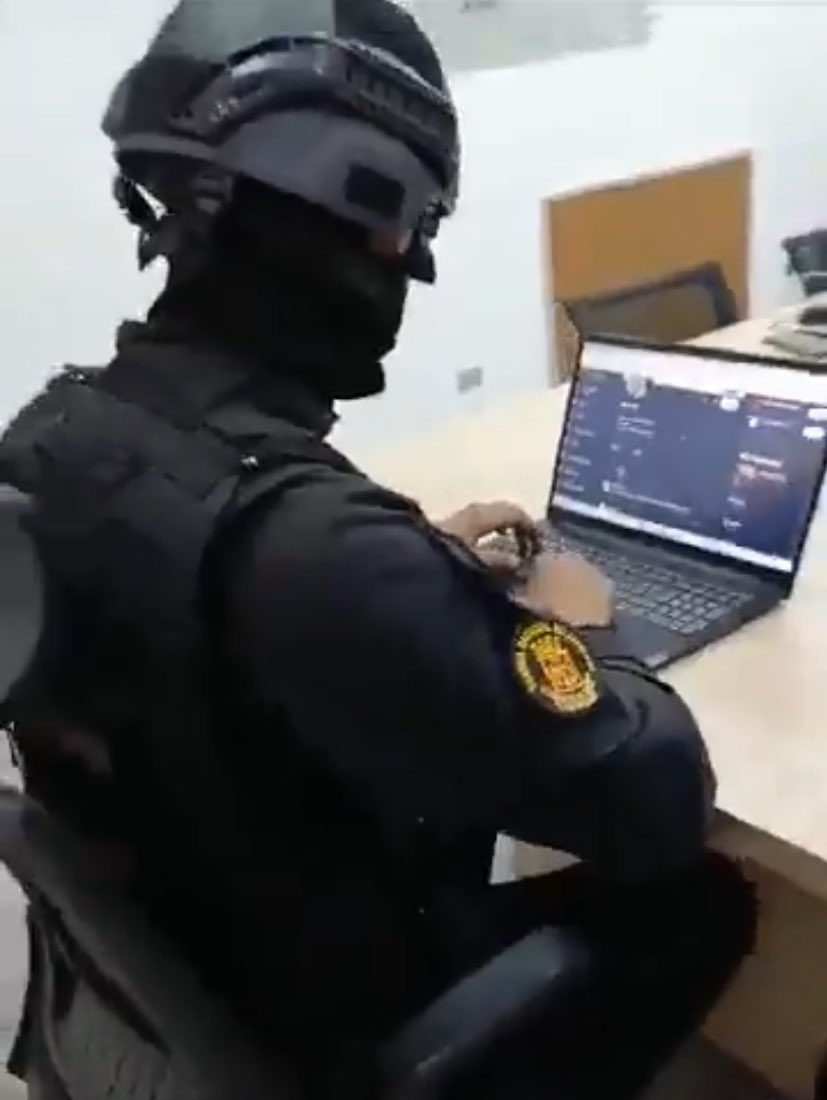 chnlxholic's tweet photo. "jajajja nojoda yeison ven a ve esta vaina jajajja kike sexo pene ajjajaj cñsm estos carajitos" https://t.co/bnZD9XGO8q