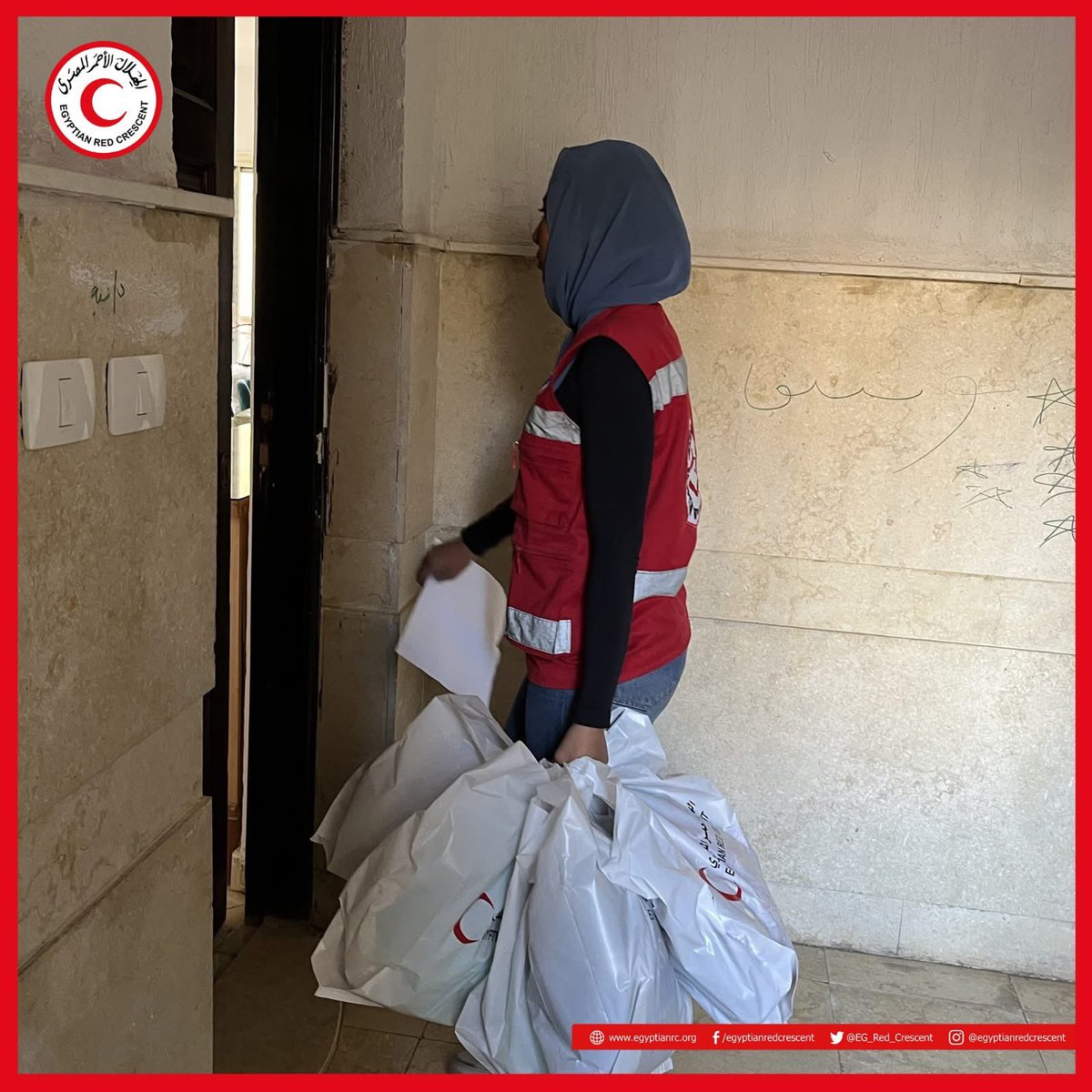 amalemam's tweet photo. Under the #GazaResponse program, @EG_Red_Crescent continues distributing relief aid, including food parcels, blankets, winter clothing, and hygiene kits to Palestinian families who were medically evacuated to #Egypt. https://t.co/mlTz9bxqWw