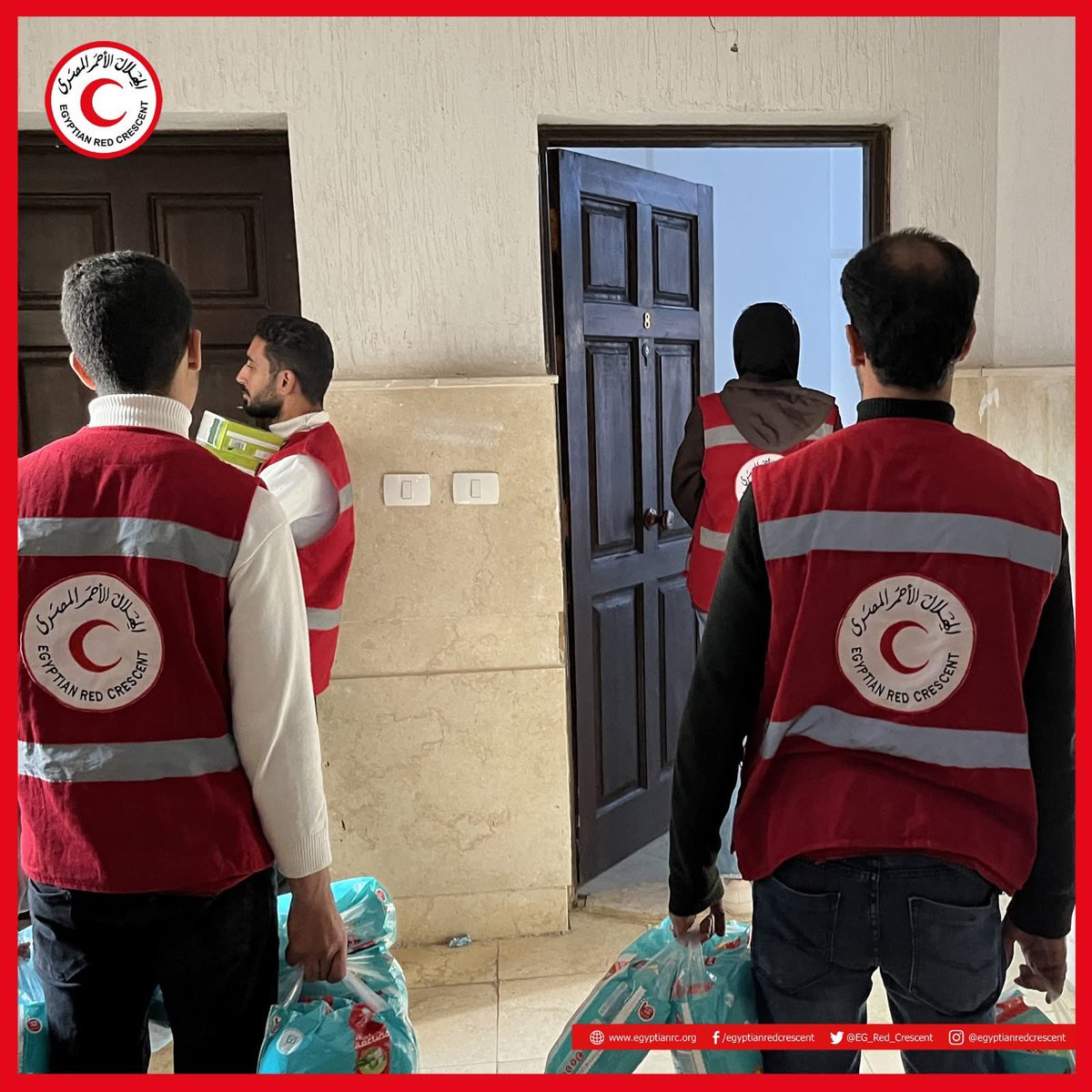 amalemam's tweet photo. Under the #GazaResponse program, @EG_Red_Crescent continues distributing relief aid, including food parcels, blankets, winter clothing, and hygiene kits to Palestinian families who were medically evacuated to #Egypt. https://t.co/mlTz9bxqWw