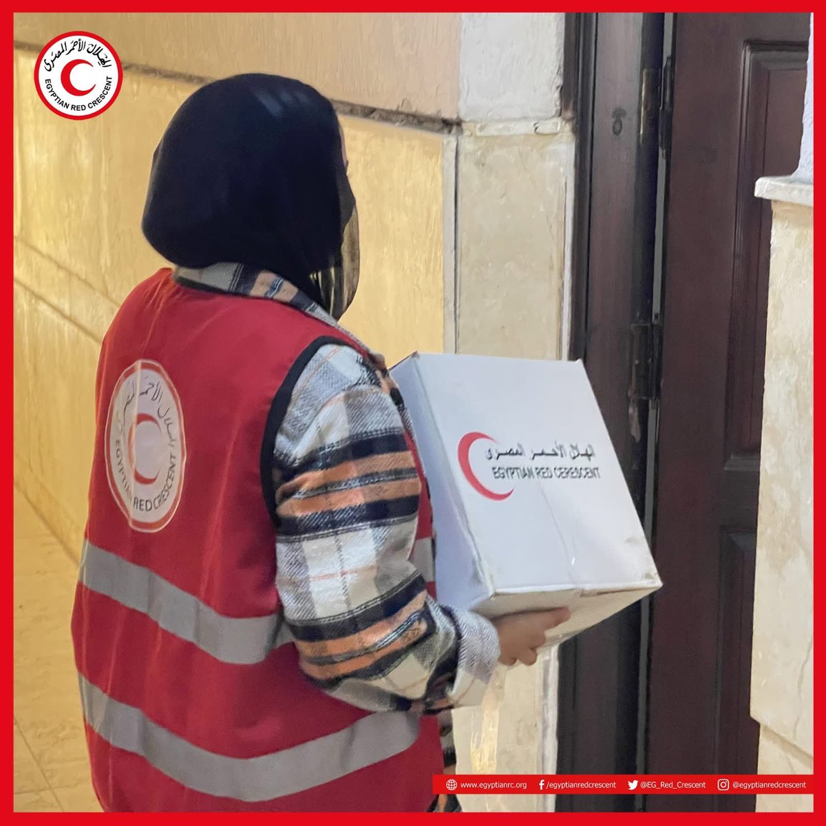 amalemam's tweet photo. Under the #GazaResponse program, @EG_Red_Crescent continues distributing relief aid, including food parcels, blankets, winter clothing, and hygiene kits to Palestinian families who were medically evacuated to #Egypt. https://t.co/mlTz9bxqWw