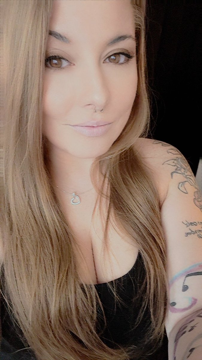 The_Smashley's tweet photo. So like…anyone wanna go get tattoos with me? #tattooideas https://t.co/7SCob07lSQ