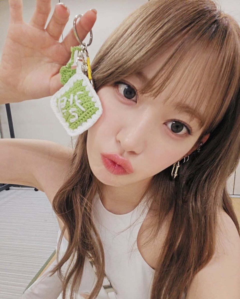 ルセラフィム 宮脇咲良、今日14日編み物グッズ「KKUROCHET」発売