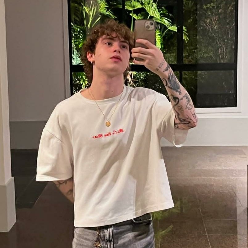 baseuniversoz's tweet photo. ⠀⠀
⠀⠀nome: noah belcourt 
⠀⠀@linadiaba
⠀⠀idade: 18
⠀⠀pronomes: ele/dele
⠀⠀sexualidade: gay
⠀⠀casa: 02
⠀⠀shape: lucas andrade
⠀⠀ https://t.co/zrUJZ3b3j2