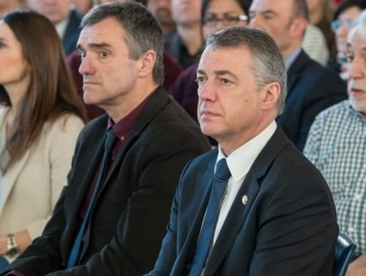 LandaTxema's tweet photo. Les @Artisans_Paix mettent les points sur les i…
…et les barres sur les t. Cécité et contre-vérités intéressées ont déformé le discours mémoriel réalisé par le gouvernement basque sur le désarmement d’ETA il y a sept ans.
https://t.co/rlRuN1UowB #Enbata https://t.co/Ffv2riTKlk