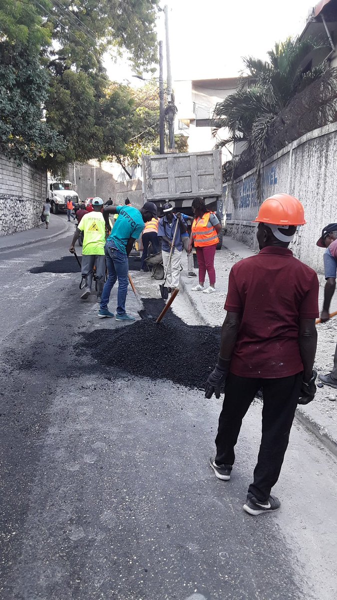 infosprecis's tweet photo. "Félicitations au MTPTC pour les travaux d'amélioration du tronçon Bourdon - Montana ! Une avancée significative pour la circulation et la sécurité. Continuons sur cette lancée pour moderniser nos infrastructures. #Développement #MTPTC #Haiti" https://t.co/psRNqnpJMC