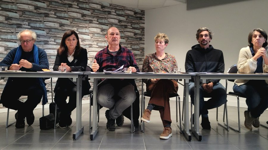 LandaTxema's tweet photo. Les @Artisans_Paix mettent les points sur les i…
…et les barres sur les t. Cécité et contre-vérités intéressées ont déformé le discours mémoriel réalisé par le gouvernement basque sur le désarmement d’ETA il y a sept ans.
https://t.co/rlRuN1UowB #Enbata https://t.co/Ffv2riTKlk