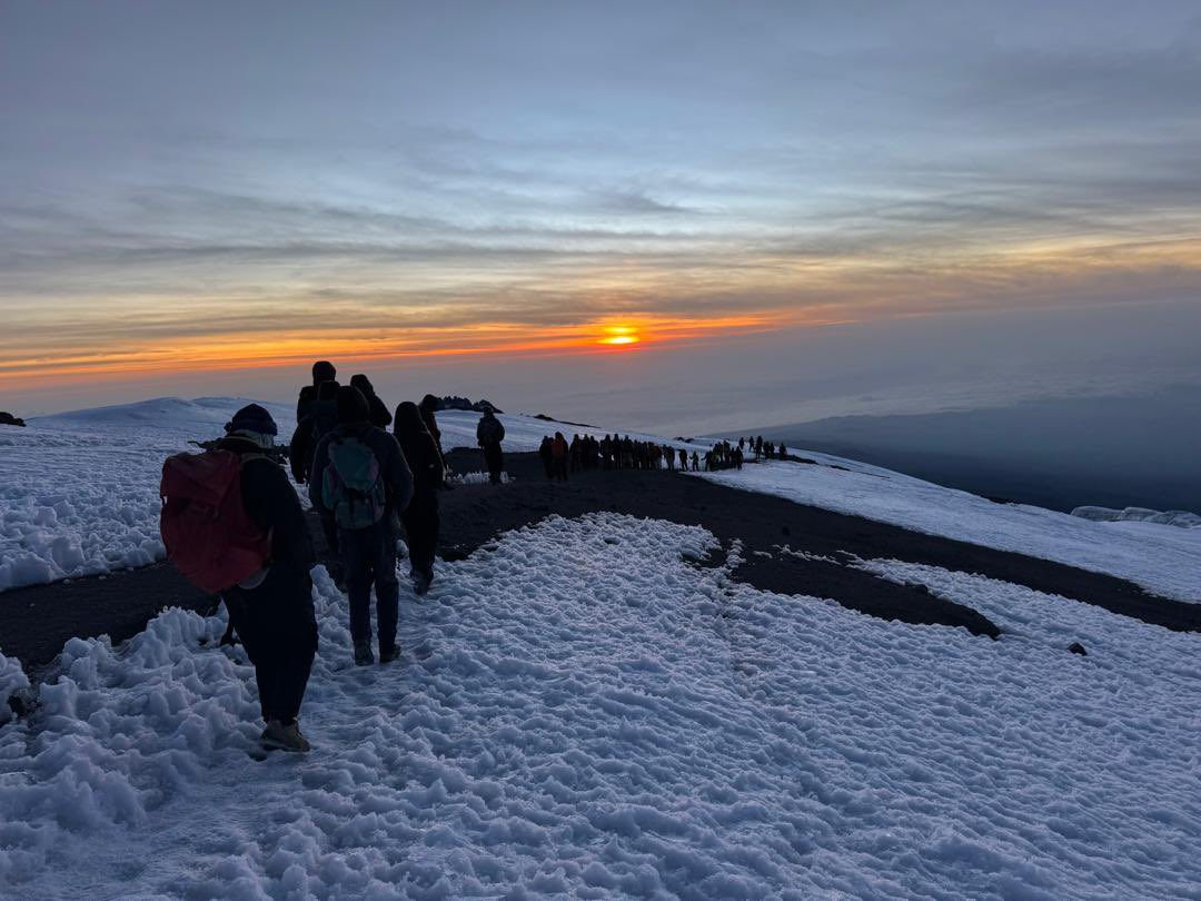 Everestclimber's tweet photo. Another 100% success on Kilimanjaro!! Congratulations to the team what a beautiful morning on the summit of Kilimanjaro. We have the team, we have the service and we have the best itinerary for safety and success on Kilimanjaro. #lemoshoroute #iantaylortrekking #trekkingexperts https://t.co/YwPgJDZliW